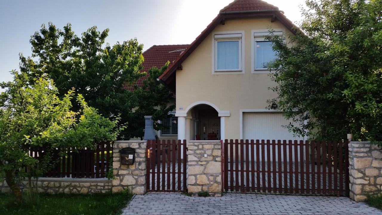Grand Apartmanhaz Денешдиаш Экстерьер фото